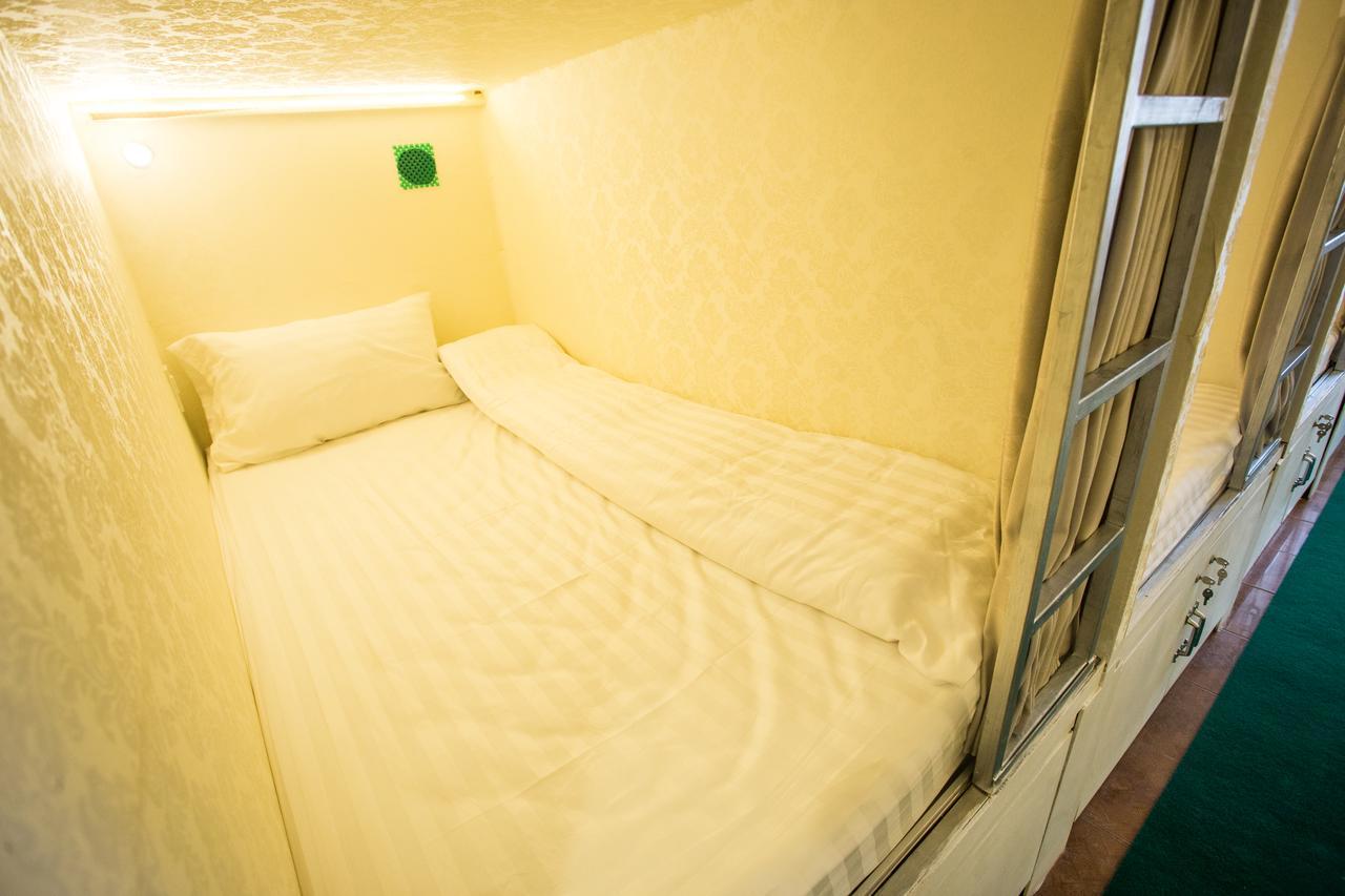 Green Box Capsule Hostel & Hotel Вьентьян Экстерьер фото