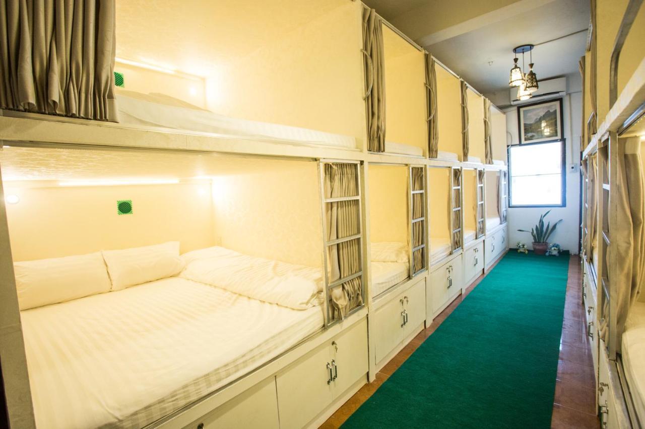 Green Box Capsule Hostel & Hotel Вьентьян Экстерьер фото