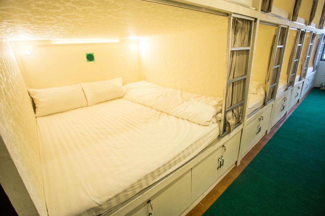 Green Box Capsule Hostel & Hotel Вьентьян Экстерьер фото